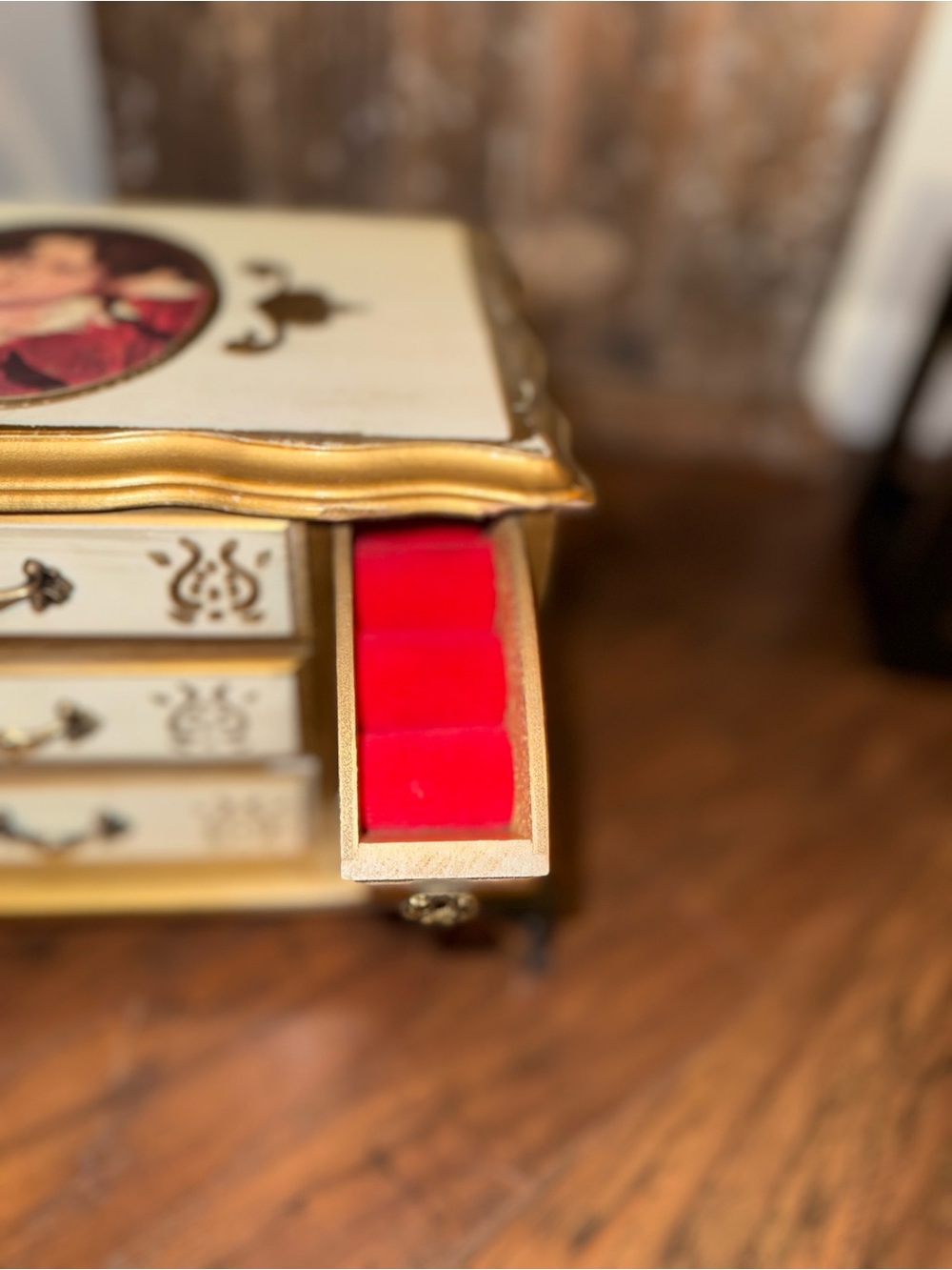 Vintage 1970s Florentine-Style Wooden Musical Jewelry Box With Original PriceTag - Picture 13 of 16
